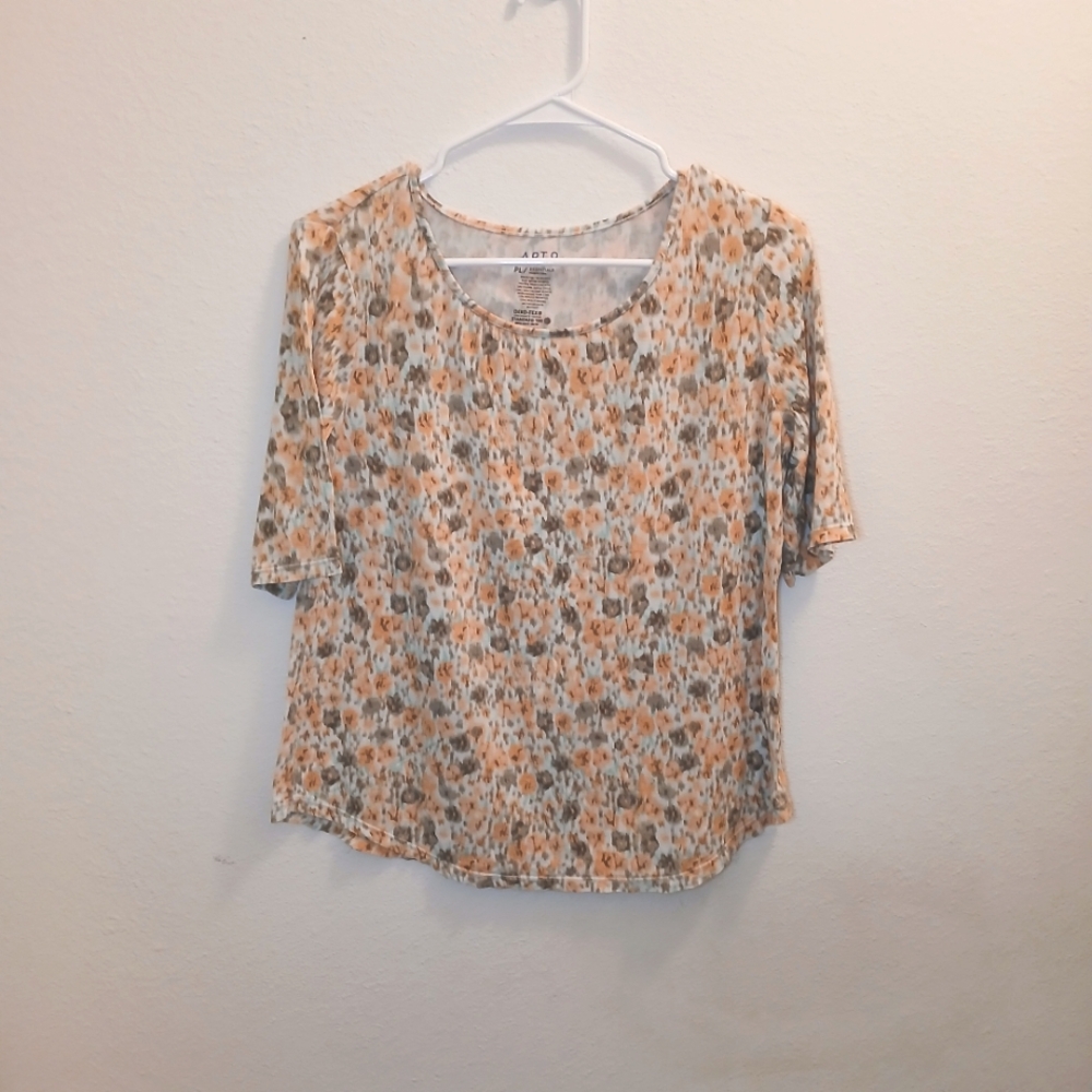 Apt 9 Essentials Women's Tee Top Shirt Size LP Short Sleeve Abstract